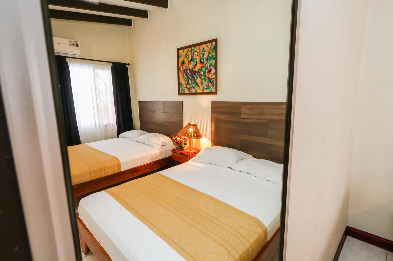 מנואל אנטוניו Hotel Flor Blanca מראה חיצוני תמונה